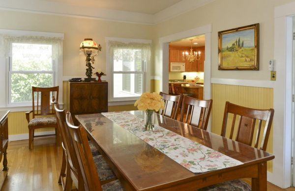 Casual dining room.