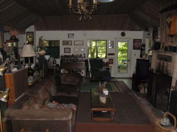 Living room. (Image via Real Estate eBrokers Inc.)