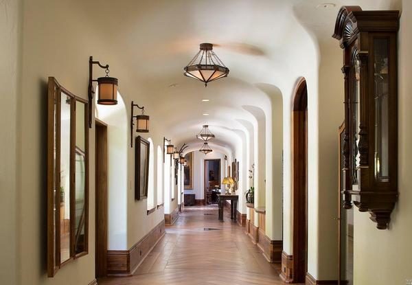 Hallway. (Photo courtesy of Intero Real Estate Services)