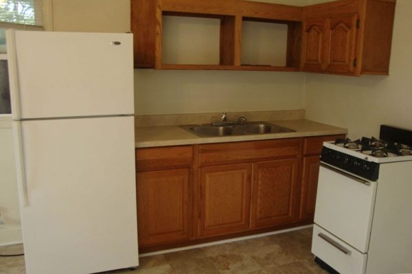 Kitchen. (Image courtesy of Dede's Rentals & Property Mgmt, Inc.)