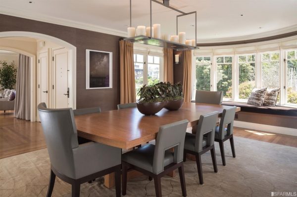Dining room. (Photo courtesy of Venture Sotheby's Int'l Realty)