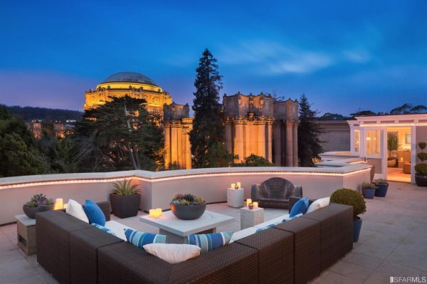 Rooftop lounge. (Photo courtesy of Venture Sotheby's Int'l Realty)