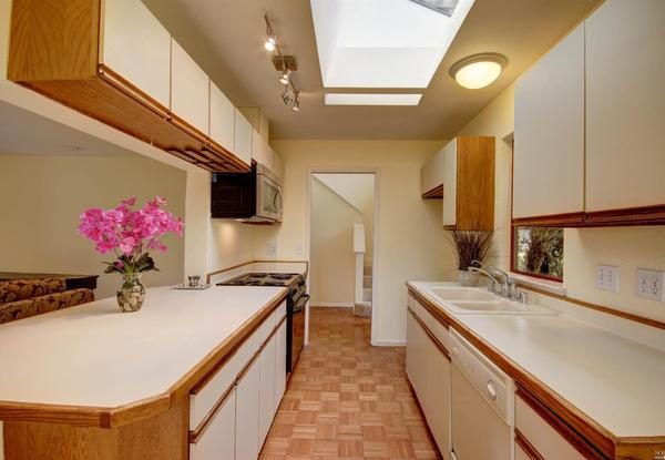Kitchen. (Photo courtesy of Coldwell Banker)